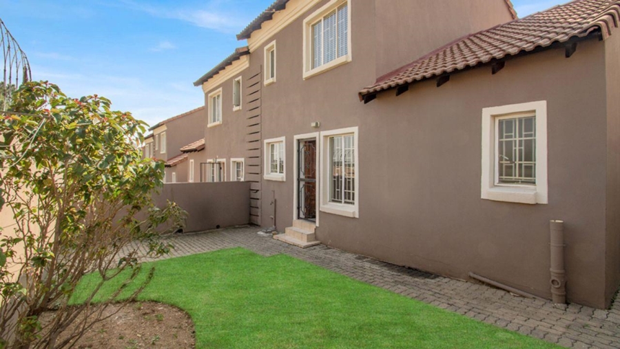 2 Bedroom Property for Sale in Vorna Valley Gauteng