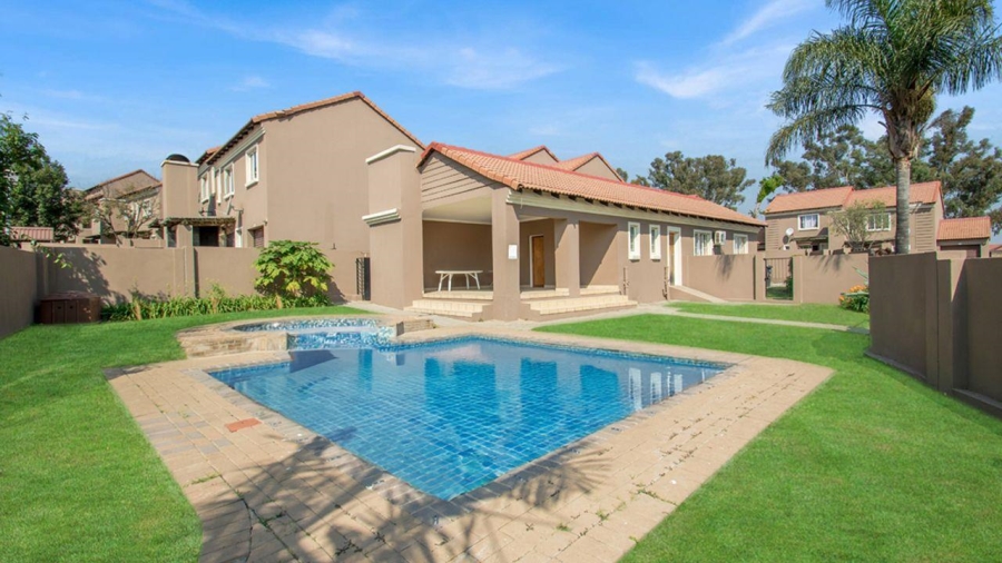 2 Bedroom Property for Sale in Vorna Valley Gauteng