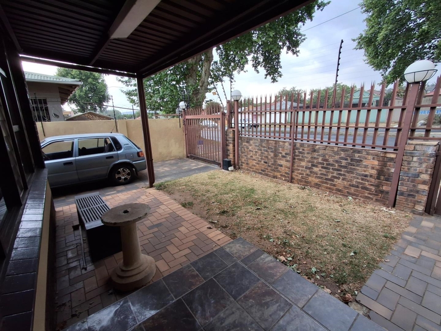 3 Bedroom Property for Sale in Bezuidenhout Valley Gauteng