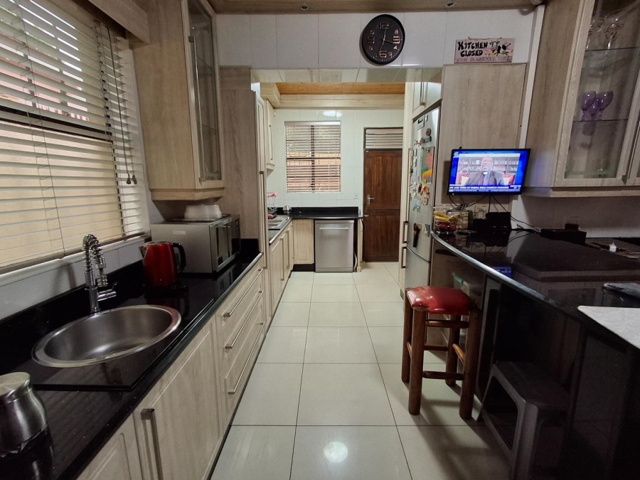 3 Bedroom Property for Sale in Bezuidenhout Valley Gauteng