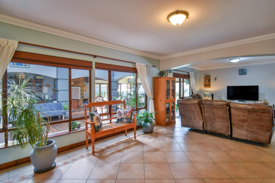 4 Bedroom Property for Sale in Woodhill Estate Gauteng