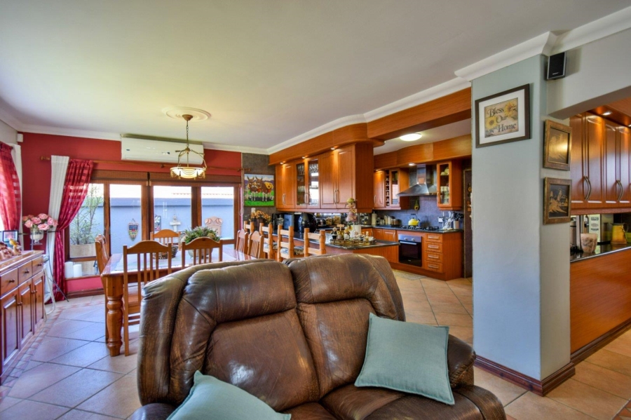 4 Bedroom Property for Sale in Woodhill Estate Gauteng