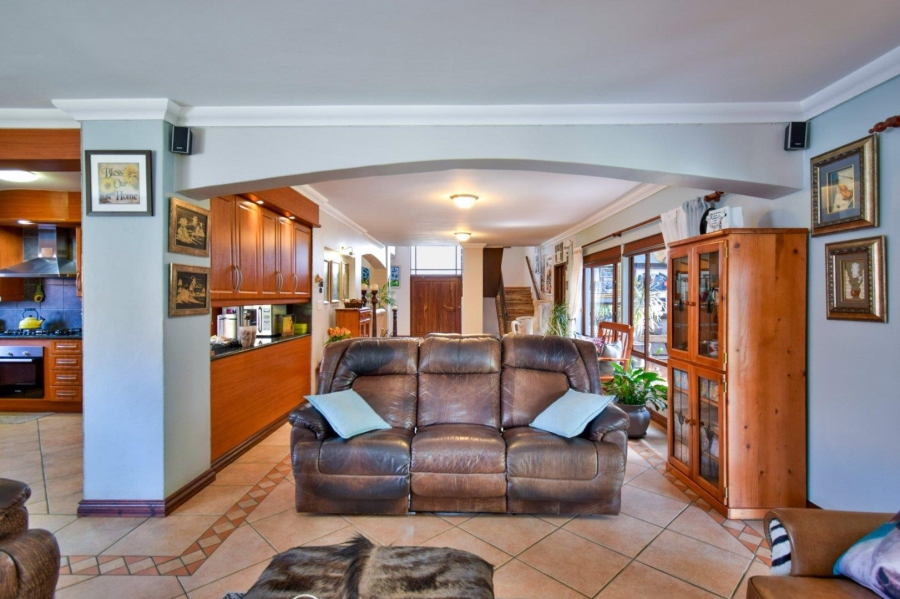 4 Bedroom Property for Sale in Woodhill Estate Gauteng