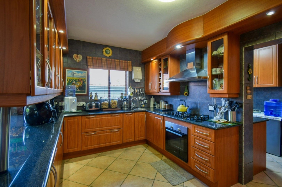 4 Bedroom Property for Sale in Woodhill Estate Gauteng