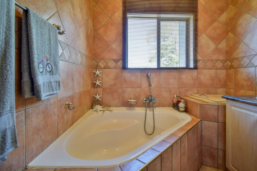 4 Bedroom Property for Sale in Woodhill Estate Gauteng