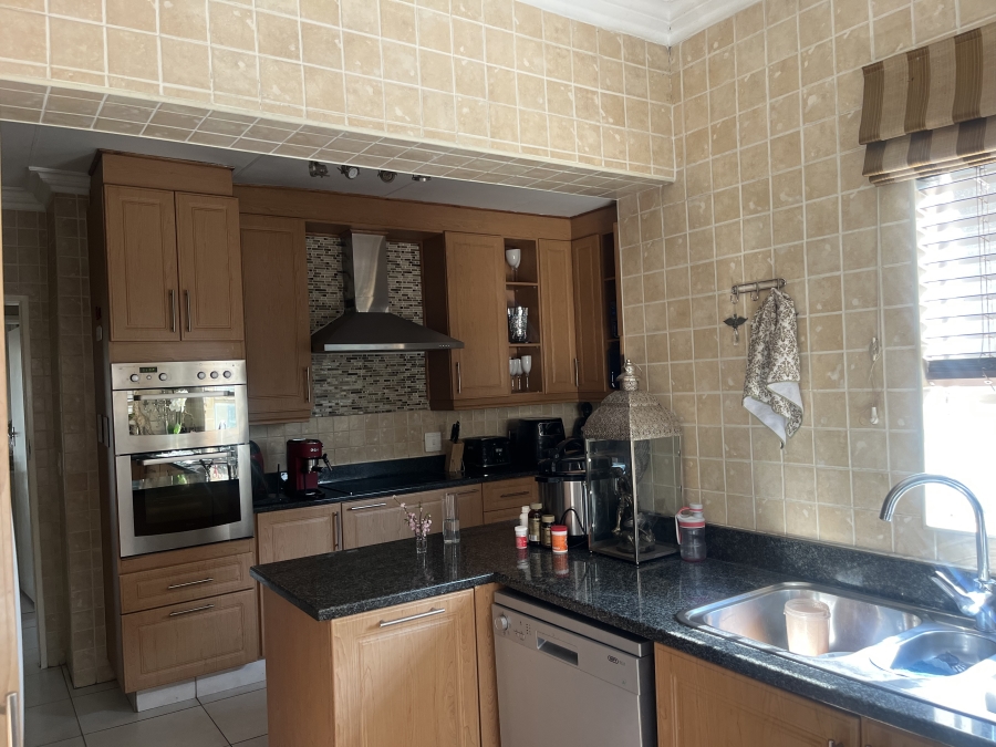 4 Bedroom Property for Sale in Glenvista Gauteng