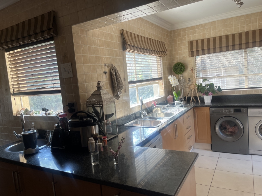 4 Bedroom Property for Sale in Glenvista Gauteng
