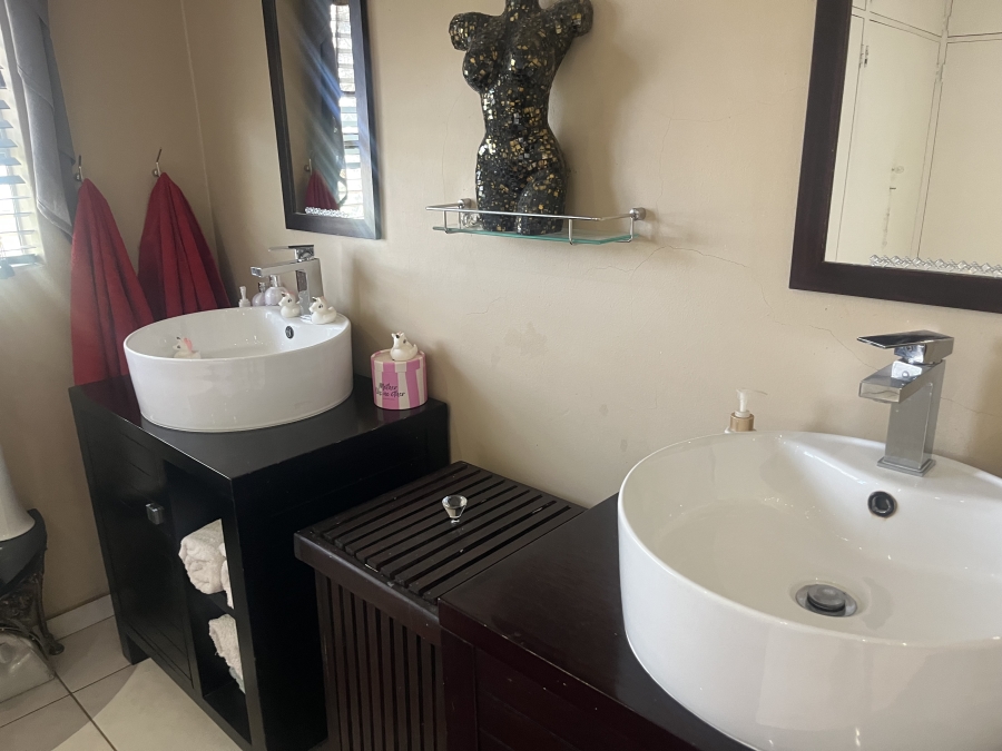 4 Bedroom Property for Sale in Glenvista Gauteng