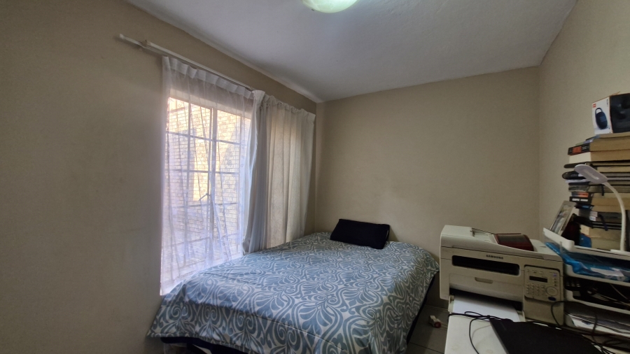 2 Bedroom Property for Sale in Rooihuiskraal North Gauteng