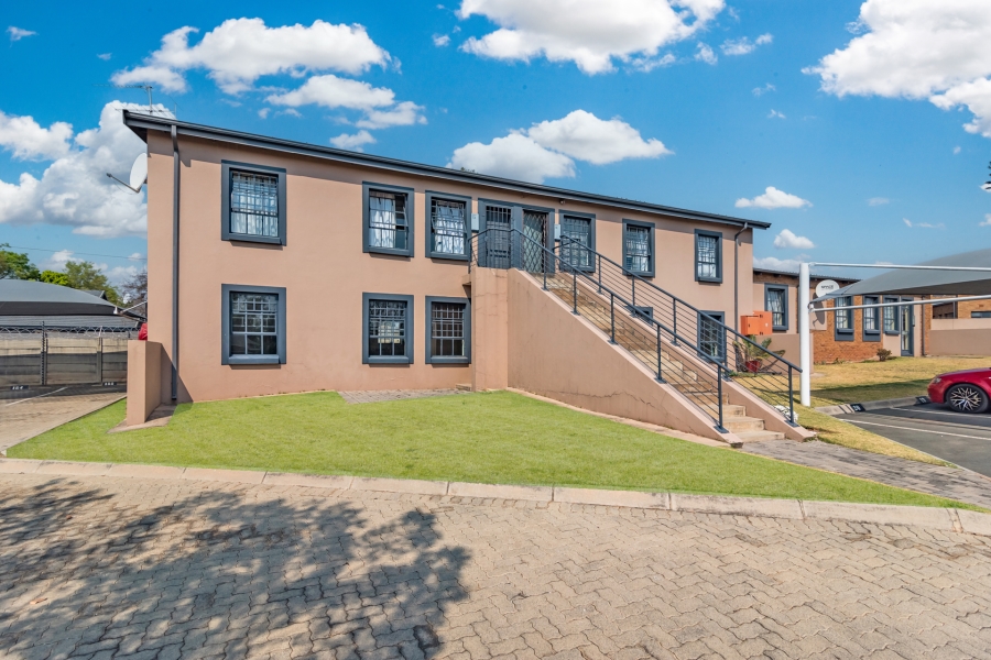 1 Bedroom Property for Sale in Helderkruin Gauteng