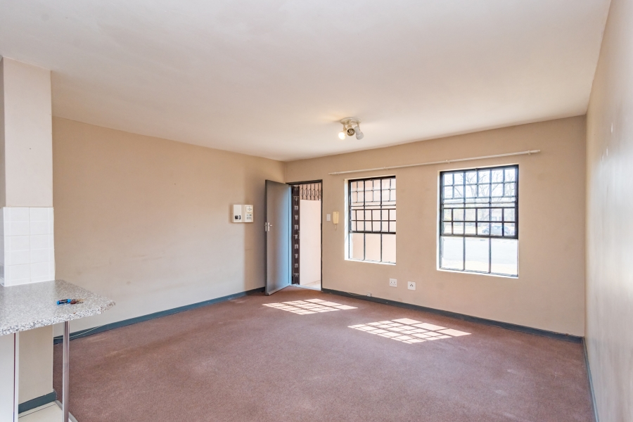 1 Bedroom Property for Sale in Helderkruin Gauteng