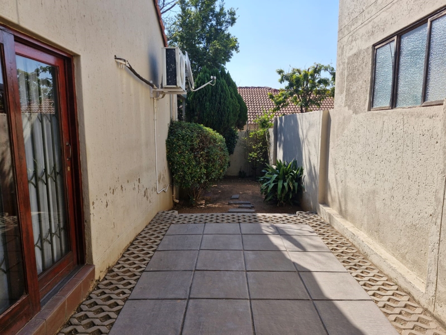 2 Bedroom Property for Sale in Barbeque Downs Gauteng