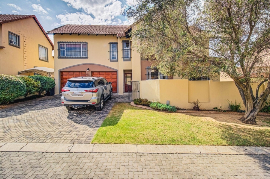 To Let 5 Bedroom Property for Rent in Glen Marais Gauteng