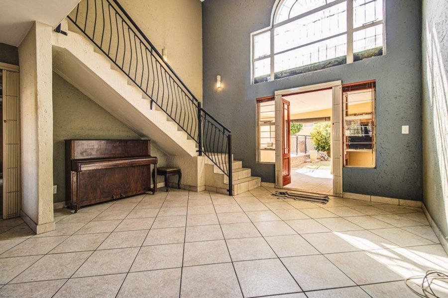 To Let 5 Bedroom Property for Rent in Glen Marais Gauteng
