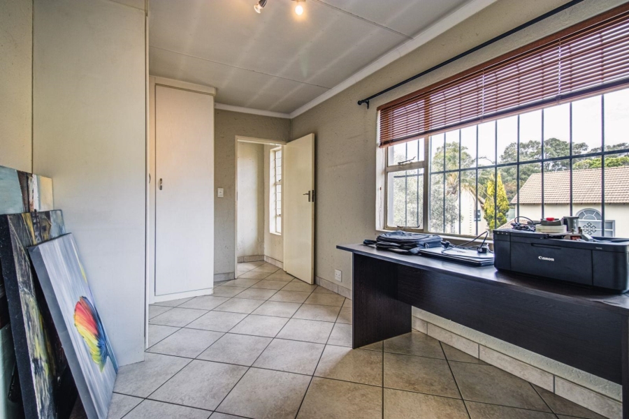 To Let 5 Bedroom Property for Rent in Glen Marais Gauteng
