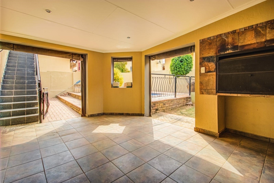 To Let 5 Bedroom Property for Rent in Glen Marais Gauteng