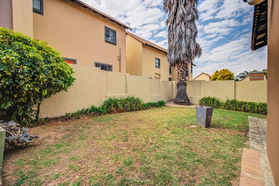 To Let 5 Bedroom Property for Rent in Glen Marais Gauteng