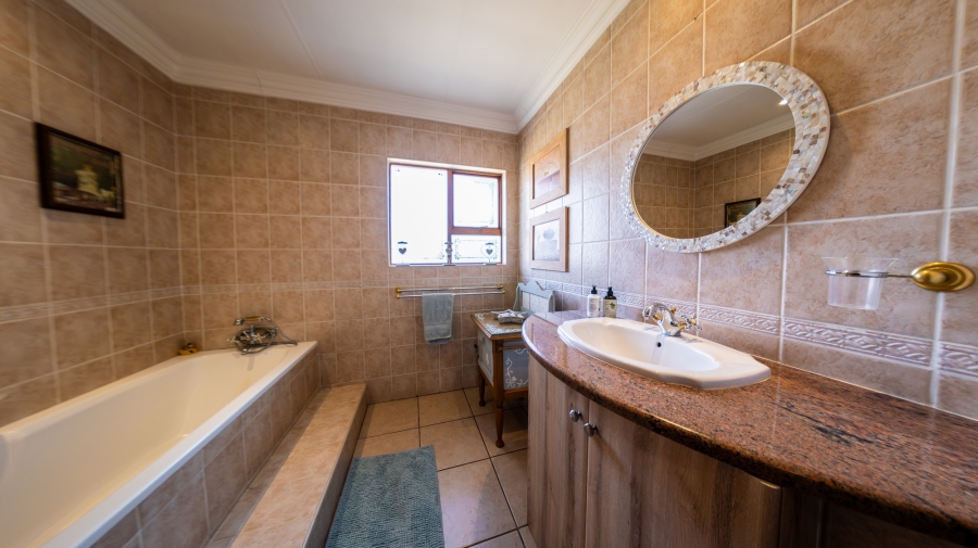 4 Bedroom Property for Sale in Eldoraigne Gauteng