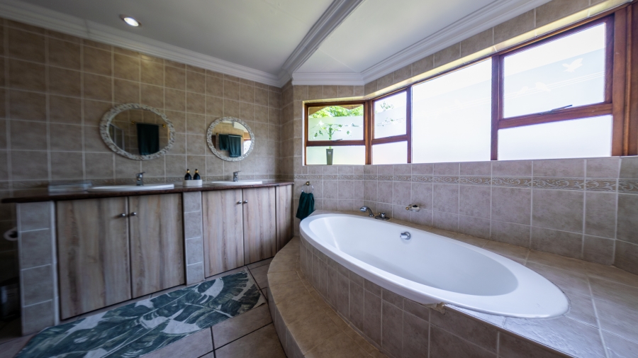 4 Bedroom Property for Sale in Eldoraigne Gauteng