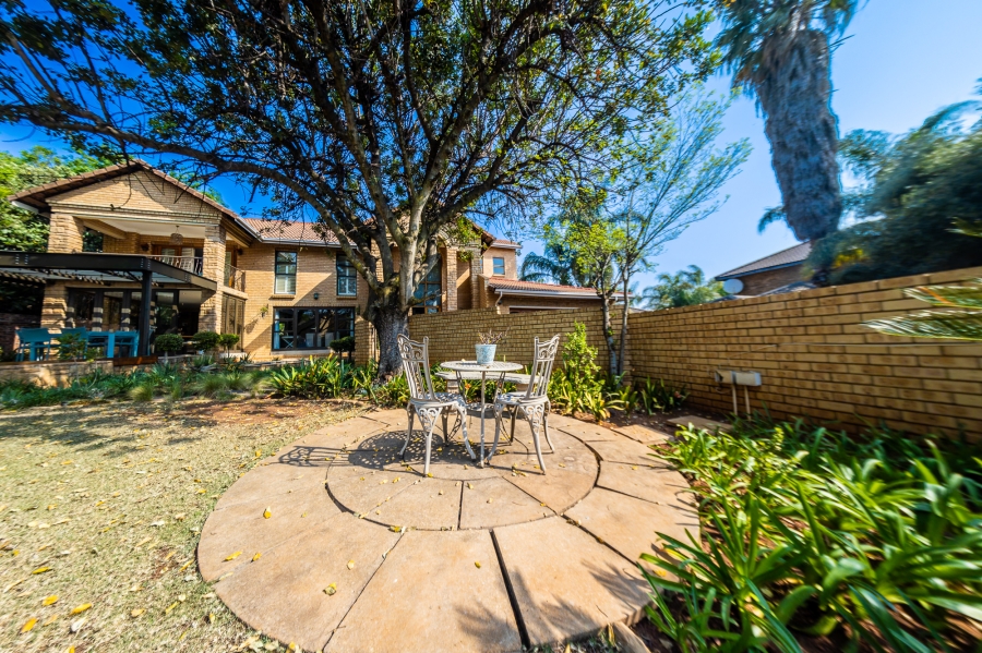 4 Bedroom Property for Sale in Eldoraigne Gauteng