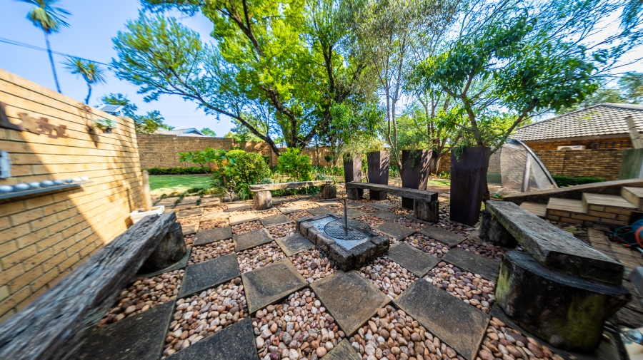 4 Bedroom Property for Sale in Eldoraigne Gauteng