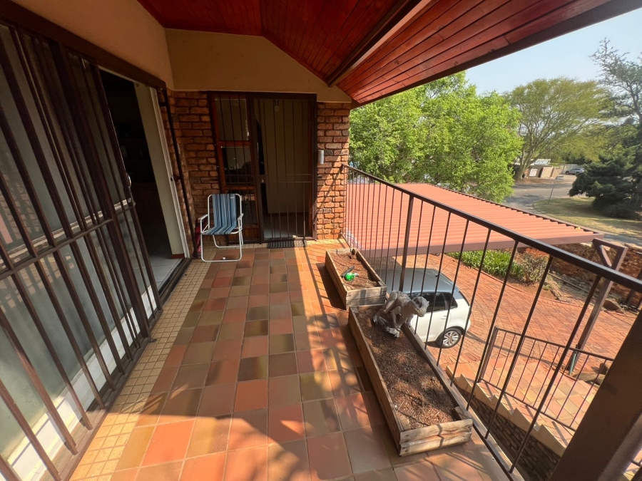 3 Bedroom Property for Sale in Garsfontein Gauteng