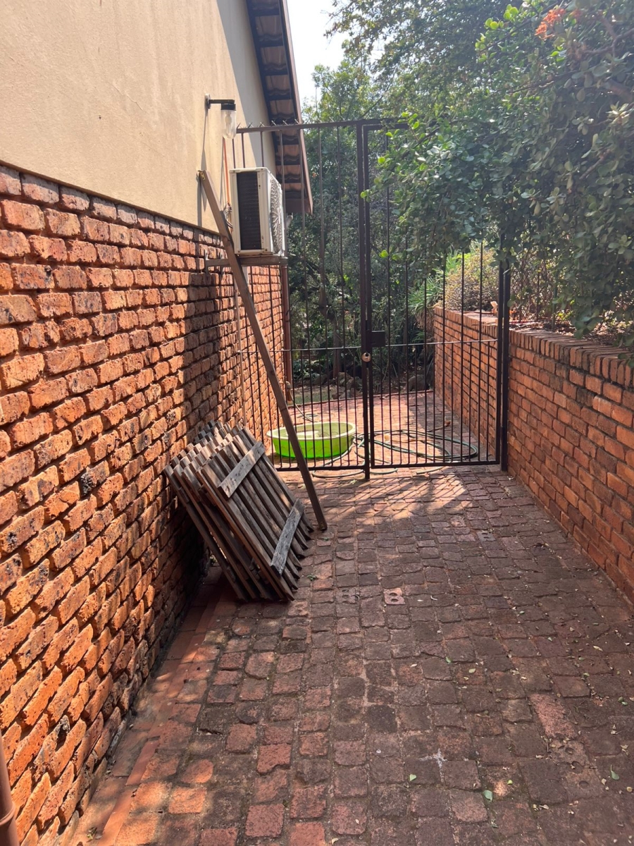 3 Bedroom Property for Sale in Garsfontein Gauteng