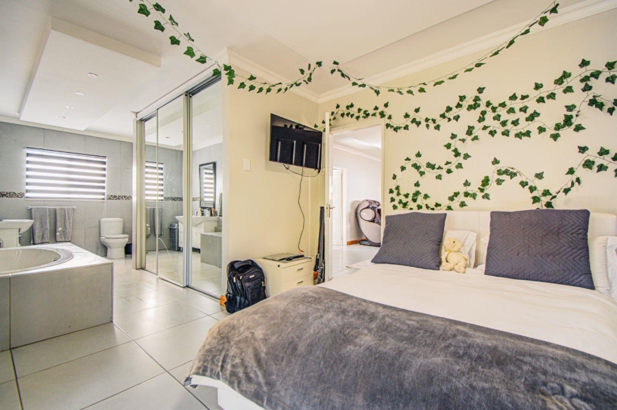 9 Bedroom Property for Sale in Bedfordview Gauteng