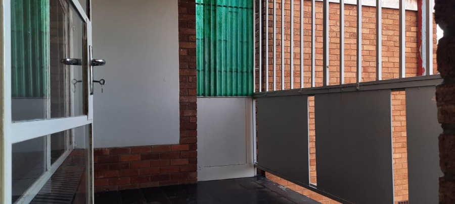 2 Bedroom Property for Sale in Vanderbijlpark CW Gauteng