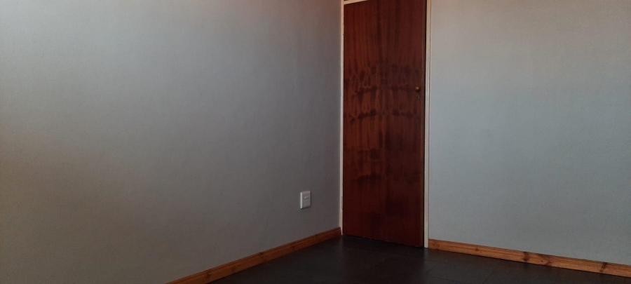 2 Bedroom Property for Sale in Vanderbijlpark CW Gauteng