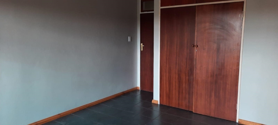 2 Bedroom Property for Sale in Vanderbijlpark CW Gauteng