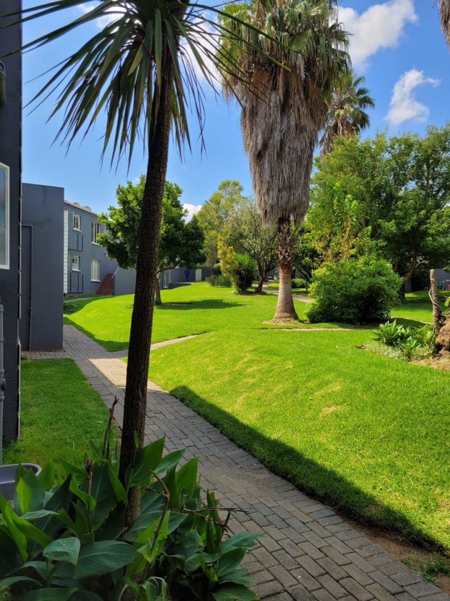 To Let 2 Bedroom Property for Rent in Radiokop Gauteng
