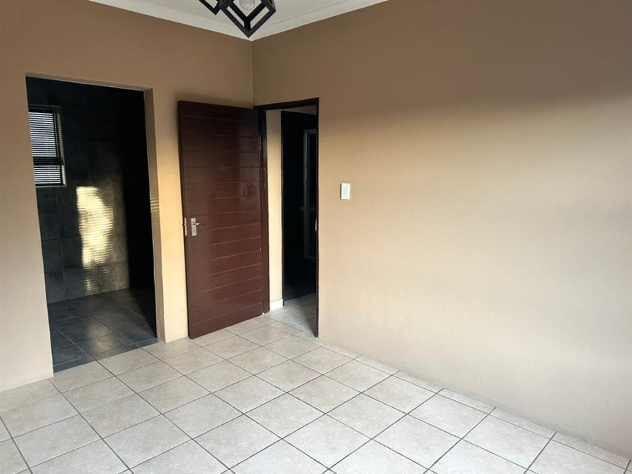 To Let 2 Bedroom Property for Rent in Lambton Gauteng