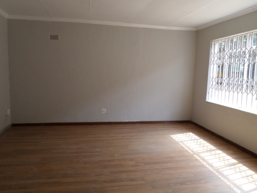 To Let 3 Bedroom Property for Rent in Knoppieslaagte Gauteng