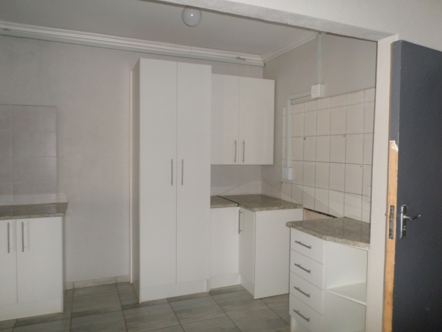 To Let 2 Bedroom Property for Rent in Knoppieslaagte Gauteng