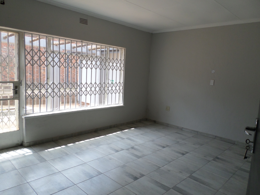 To Let 2 Bedroom Property for Rent in Knoppieslaagte Gauteng