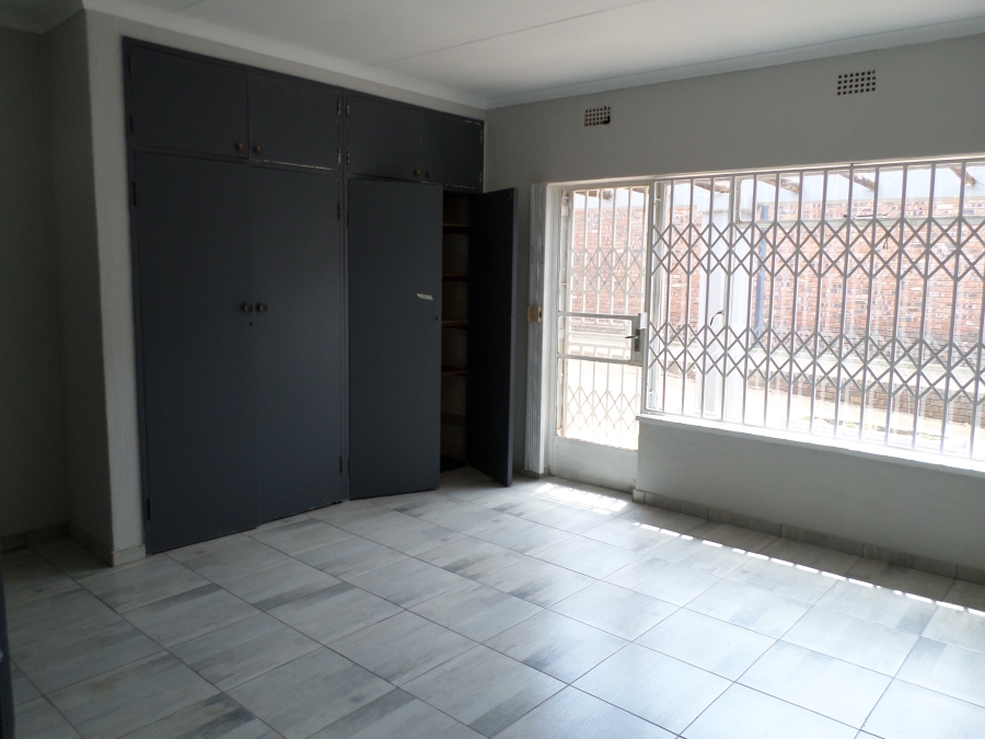 To Let 2 Bedroom Property for Rent in Knoppieslaagte Gauteng