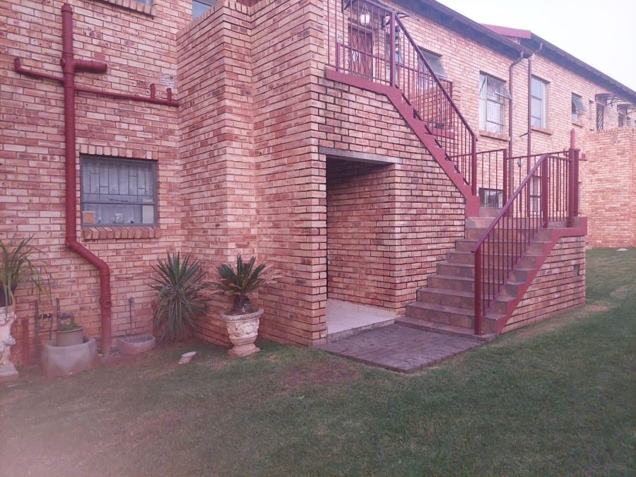 2 Bedroom Property for Sale in Roodekrans Gauteng