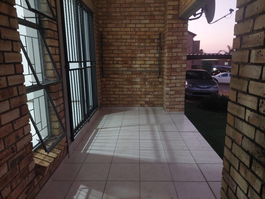 2 Bedroom Property for Sale in Roodekrans Gauteng