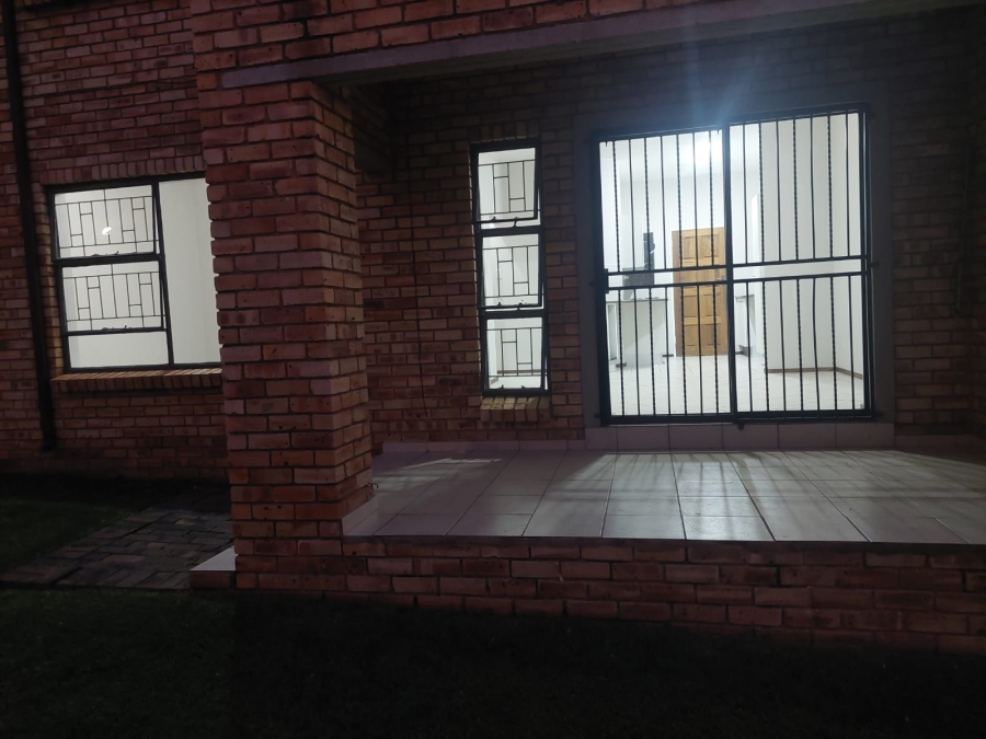 2 Bedroom Property for Sale in Roodekrans Gauteng
