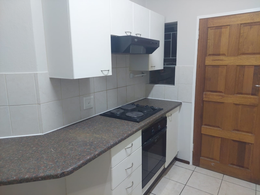 2 Bedroom Property for Sale in Roodekrans Gauteng