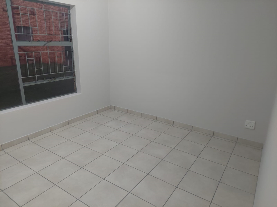 2 Bedroom Property for Sale in Roodekrans Gauteng