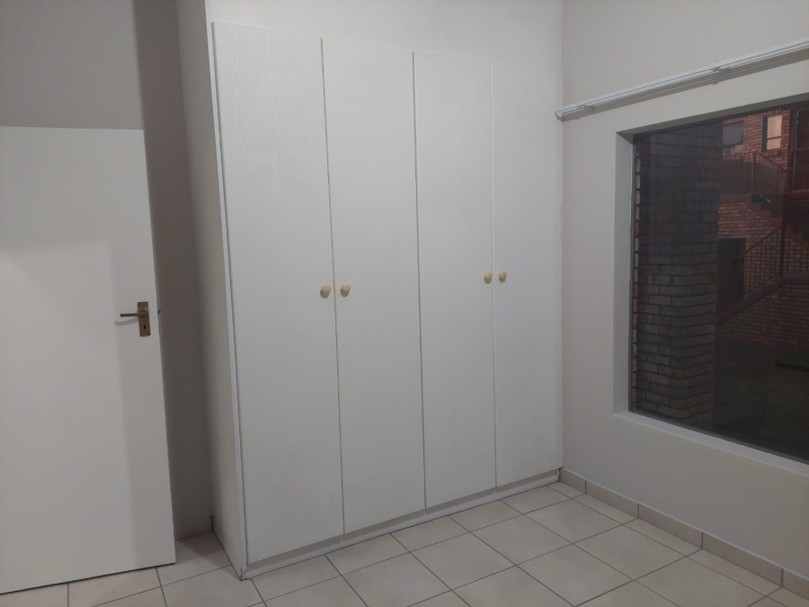 2 Bedroom Property for Sale in Roodekrans Gauteng