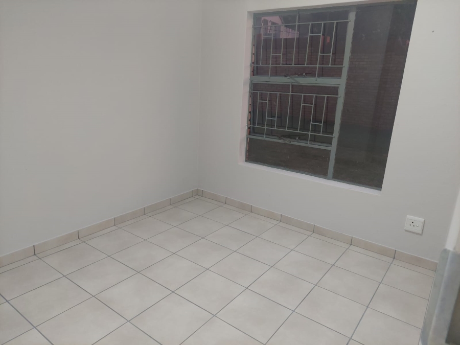 2 Bedroom Property for Sale in Roodekrans Gauteng