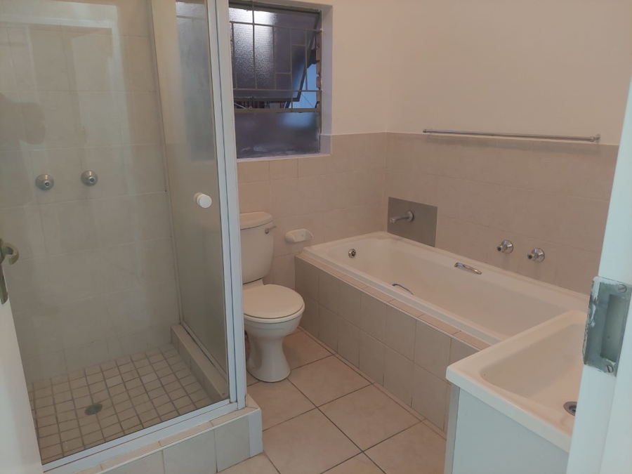 2 Bedroom Property for Sale in Roodekrans Gauteng