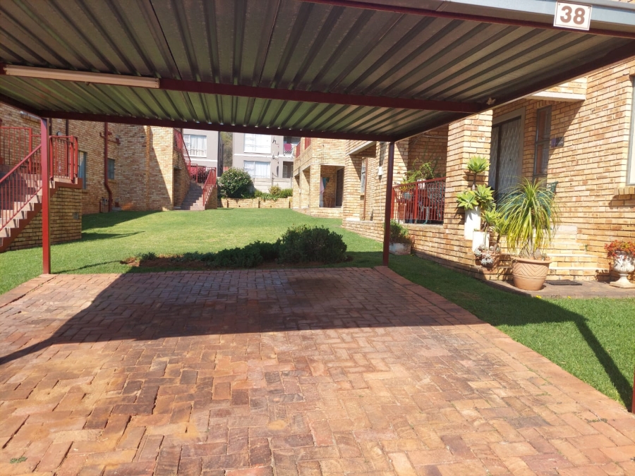 2 Bedroom Property for Sale in Roodekrans Gauteng