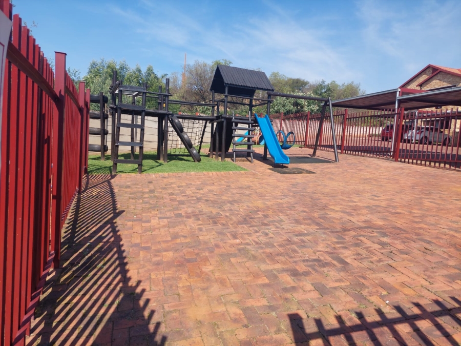 2 Bedroom Property for Sale in Roodekrans Gauteng