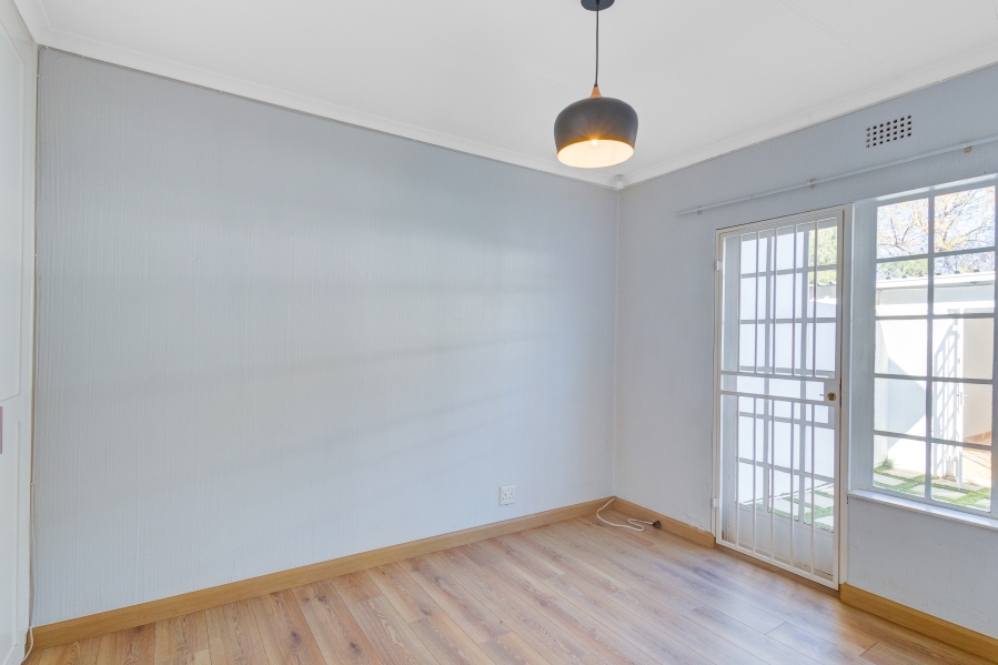 2 Bedroom Property for Sale in Magaliessig Gauteng