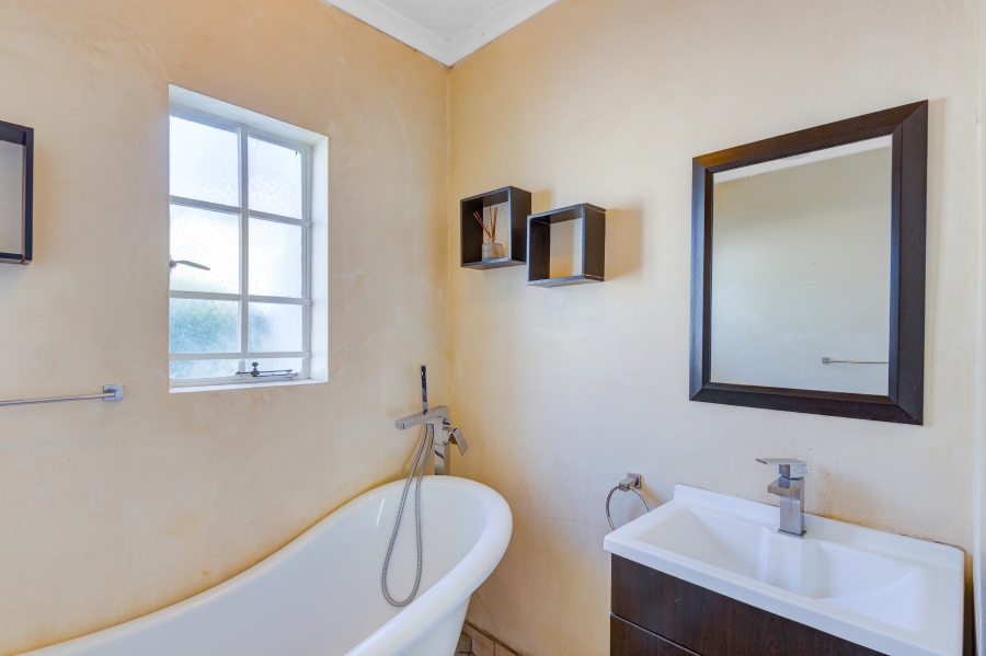 2 Bedroom Property for Sale in Magaliessig Gauteng