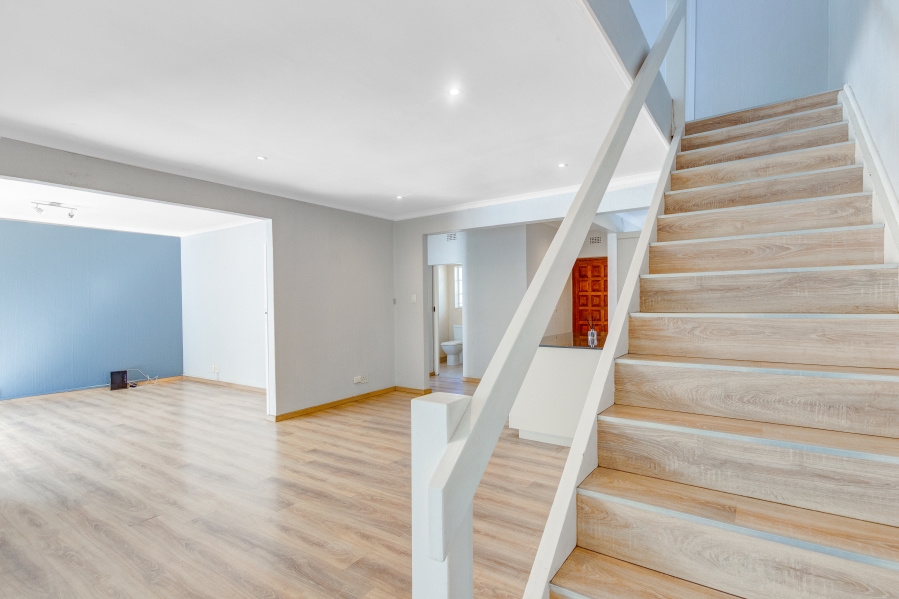 2 Bedroom Property for Sale in Magaliessig Gauteng